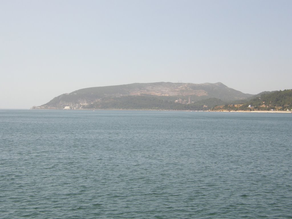 Serra da Arrábida vista do rio Sado by Luís Seixas