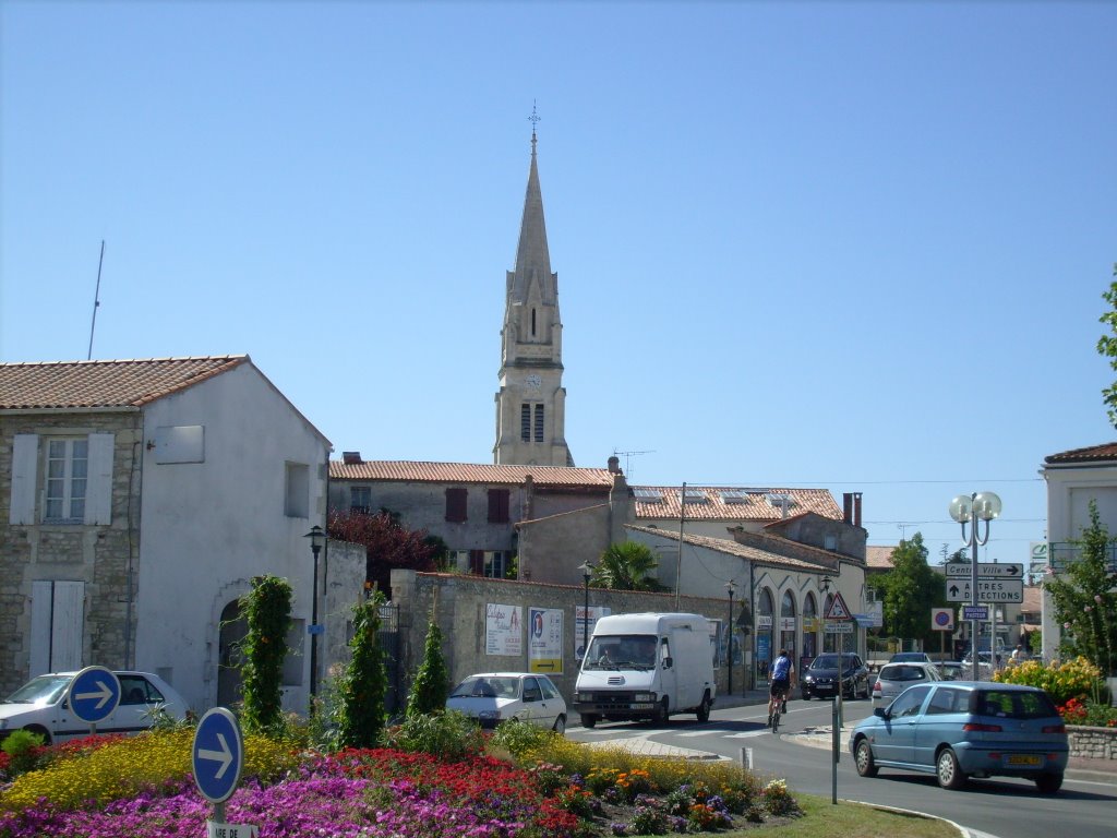 Entrée de la ville et flèche de l'église de La Tremblade by FrenchCobber