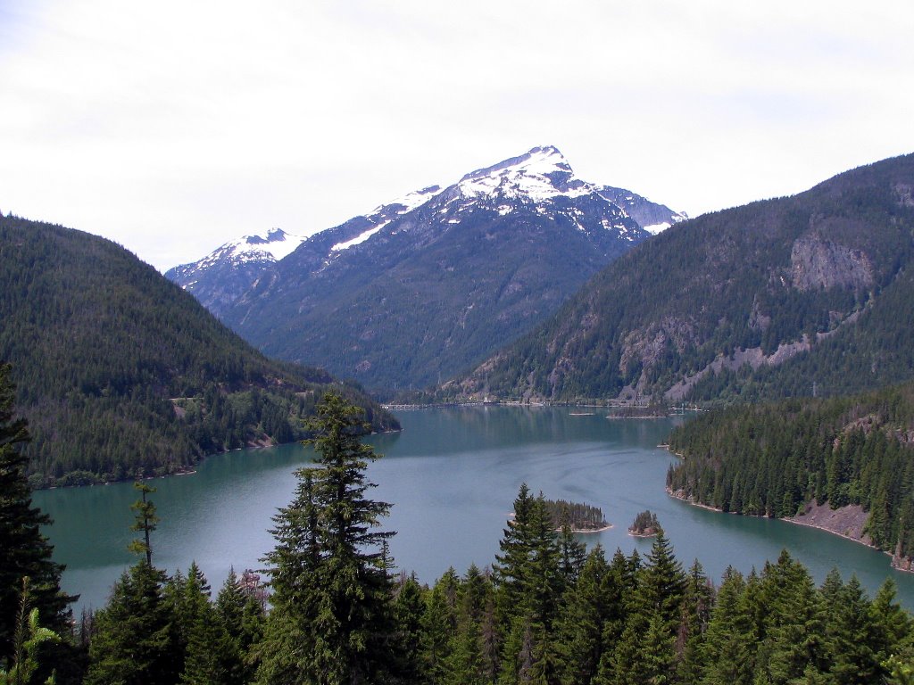 Diablo lake & Davis Peak by GBaltzelle-