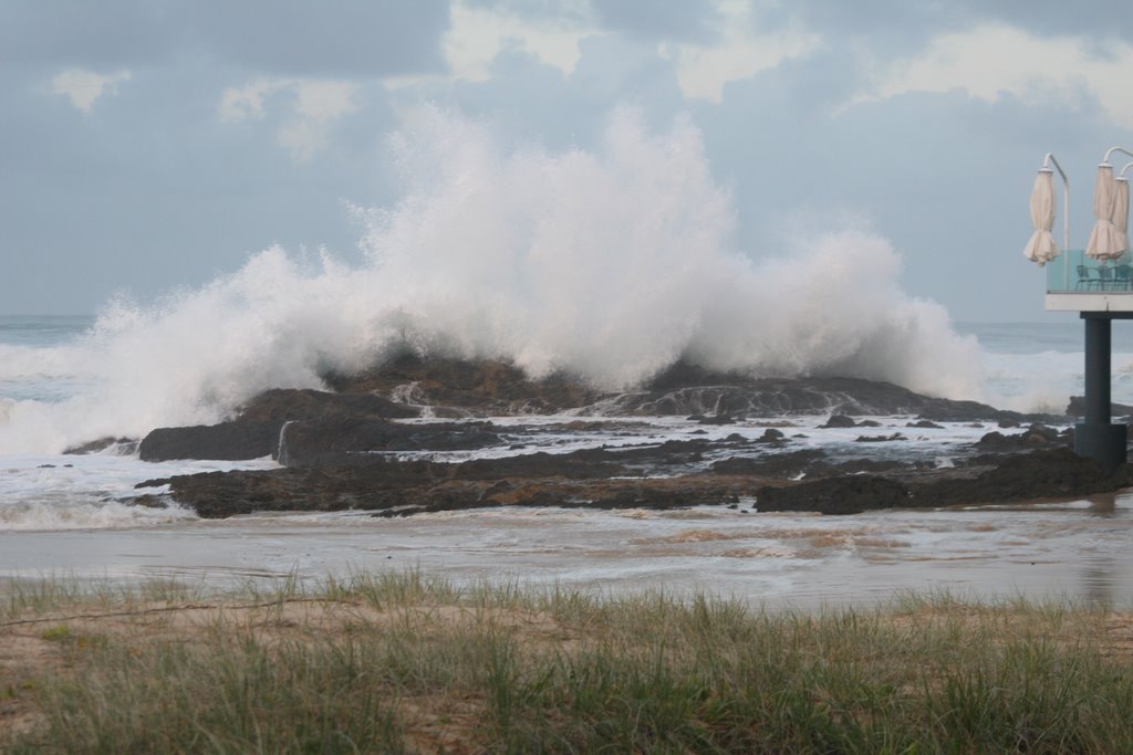 Currumbin Beach by soutterstreet