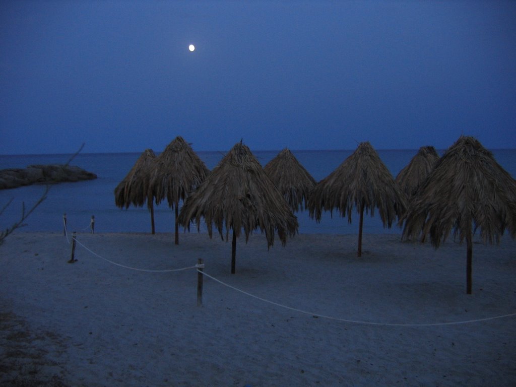 Spiaggia Residence Fenicia by night by robertomuzzioli