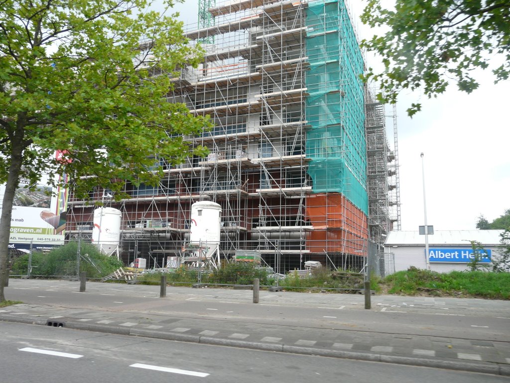 Appartementen in aanbouw aan Het Goylaan/Heemstedelaan, zicht op noorden vanaf Het Goylaan, Utrecht by David Jimmink