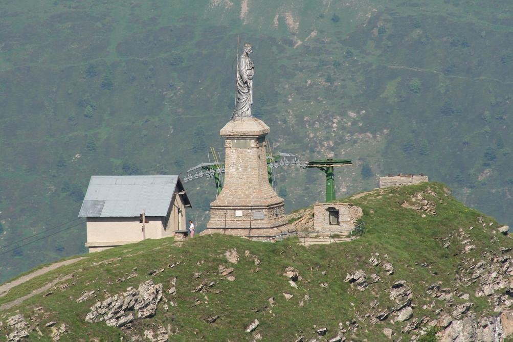 Il Redentore, nei pressi del Monte Saccarello (Alpi liguri) by Roberto Tarabella