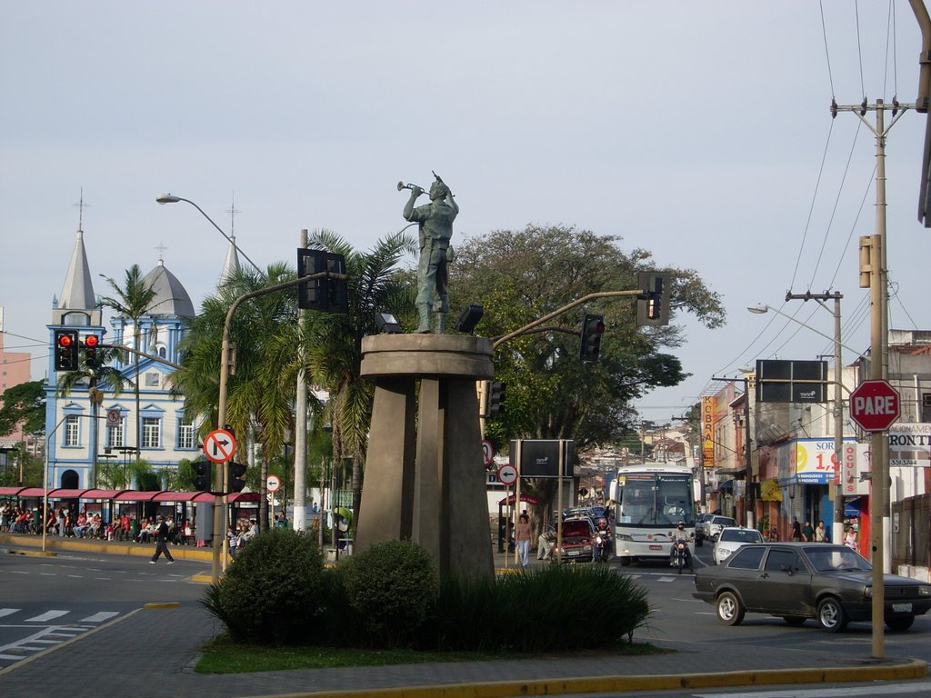 Estatua em homenagem aos pracinhas locais que lutaram na Segunda Guerra Mundial by Carlos Eduardo Leand…