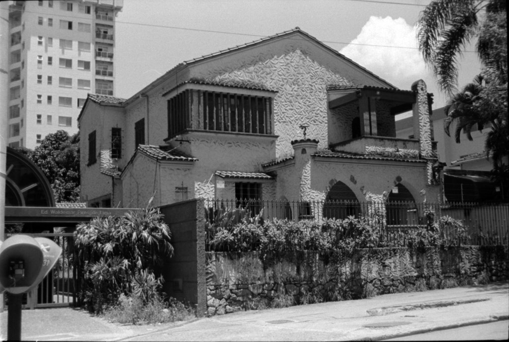 Casa rua Pernambuco by Rodrigo Marcandier