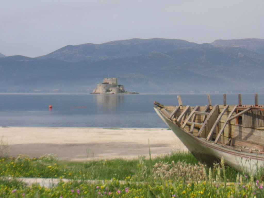 Bateau et chateau a Nauplie by snowdr3am