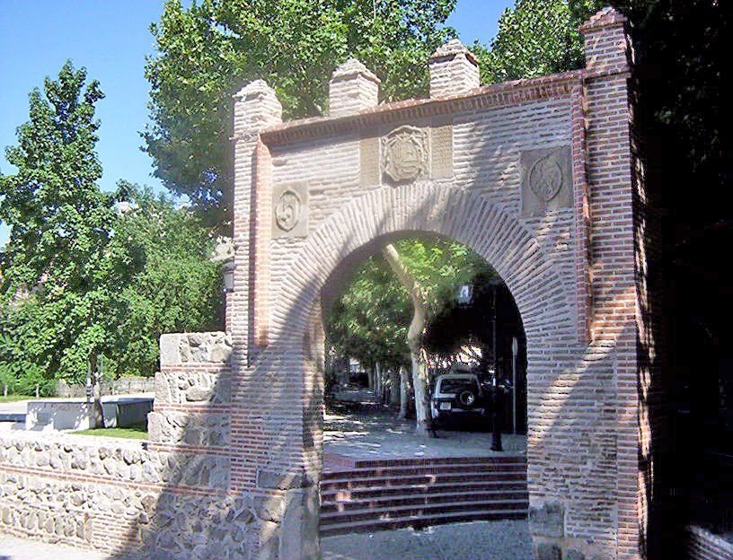 Puerta de Andalucia by adrianbarcia