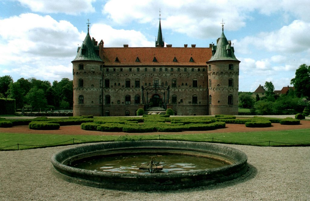 Egeskov Castle by Jensen75