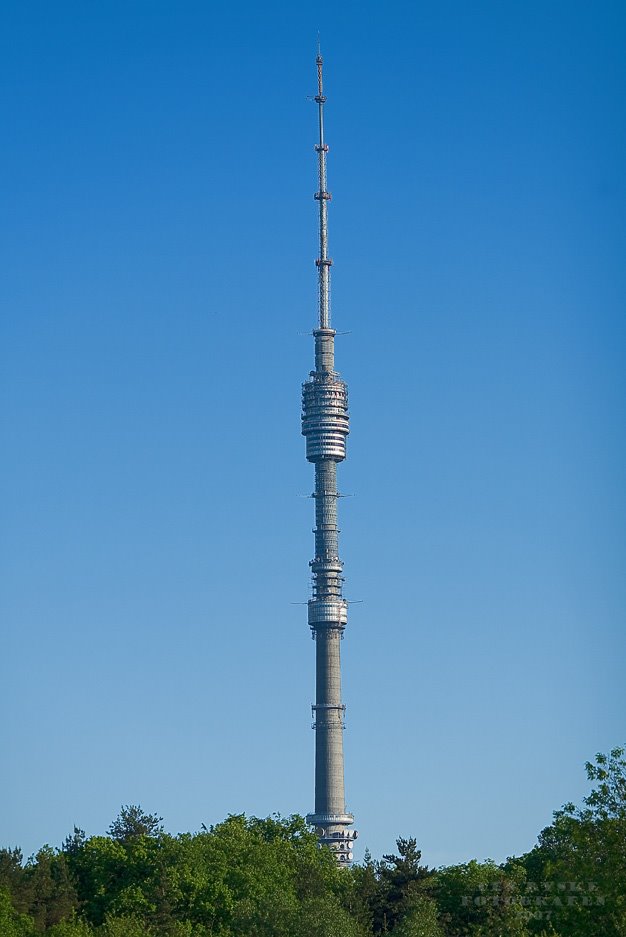 TV-Ostankino by Den ryske fotografen