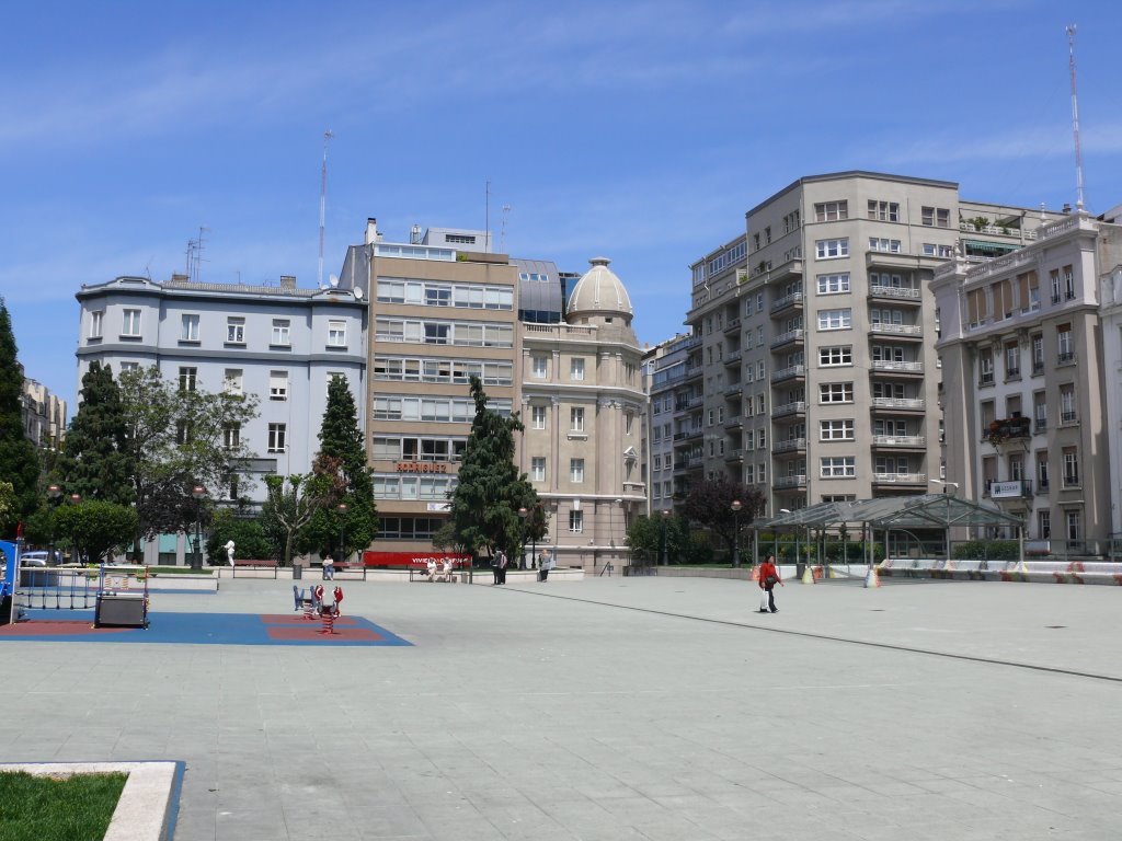 Plaza de Vigo by Domingo G G