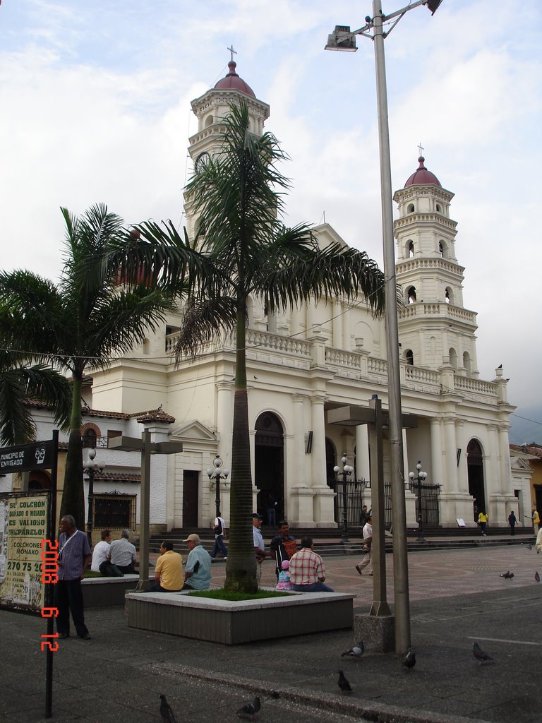 IGLESIA SANTA GERTRUDIS - PARQUE DE ENVIGADO by falemo