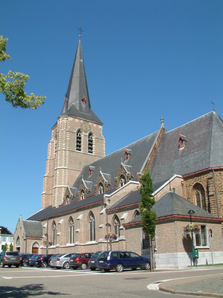 Tessenderlo, church in centre by Dick Korevaar