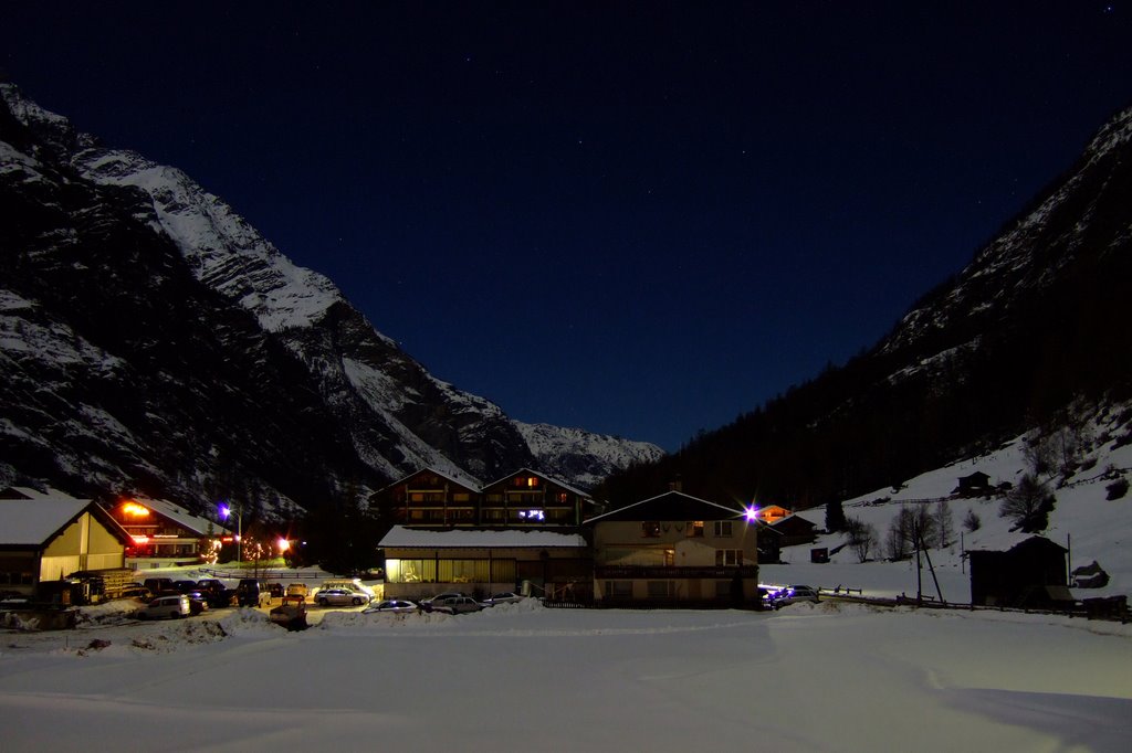 Täsch at night, south view by c.stefansson