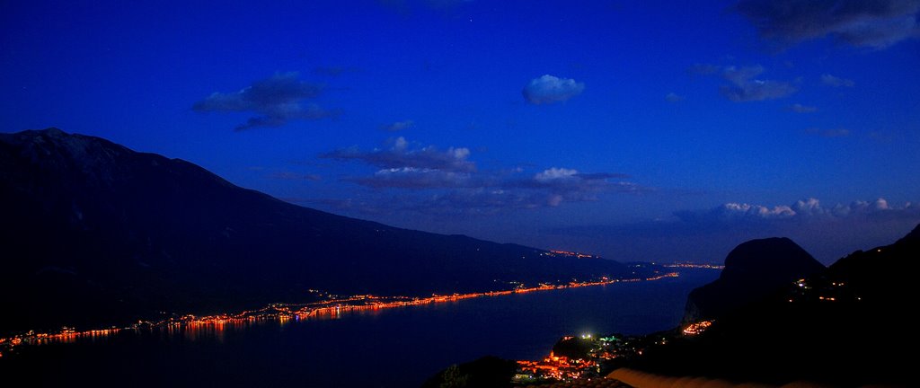 Sommerabend am Lago die Garda Italien by Stonecitykarl