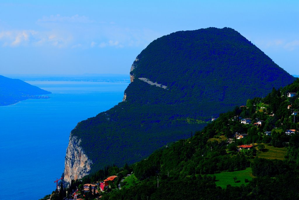 Ausblick von Tremosine auf den Lago die Garda nach Süden Italien by Stonecitykarl