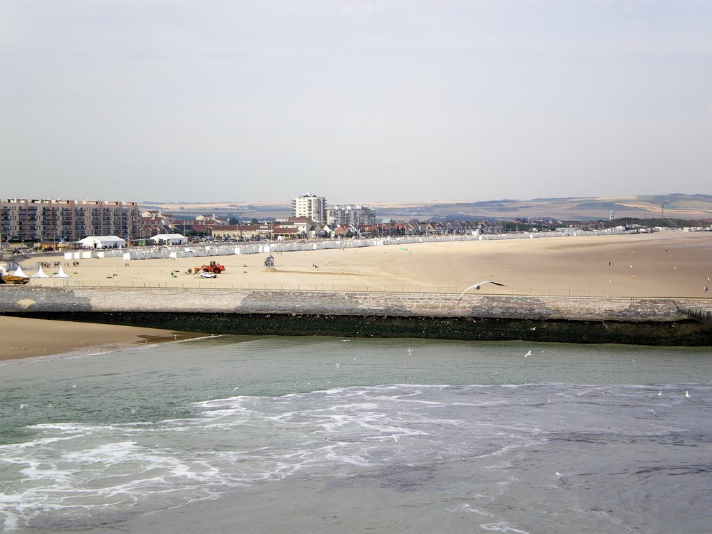 Calais Beach by Gareth.Stadden