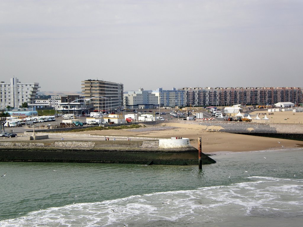 Calais Beach 1 by Gareth.Stadden