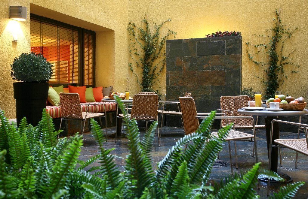 HOTEL T3 TIROL MADRID INDOOR PATIO by hoteltirol