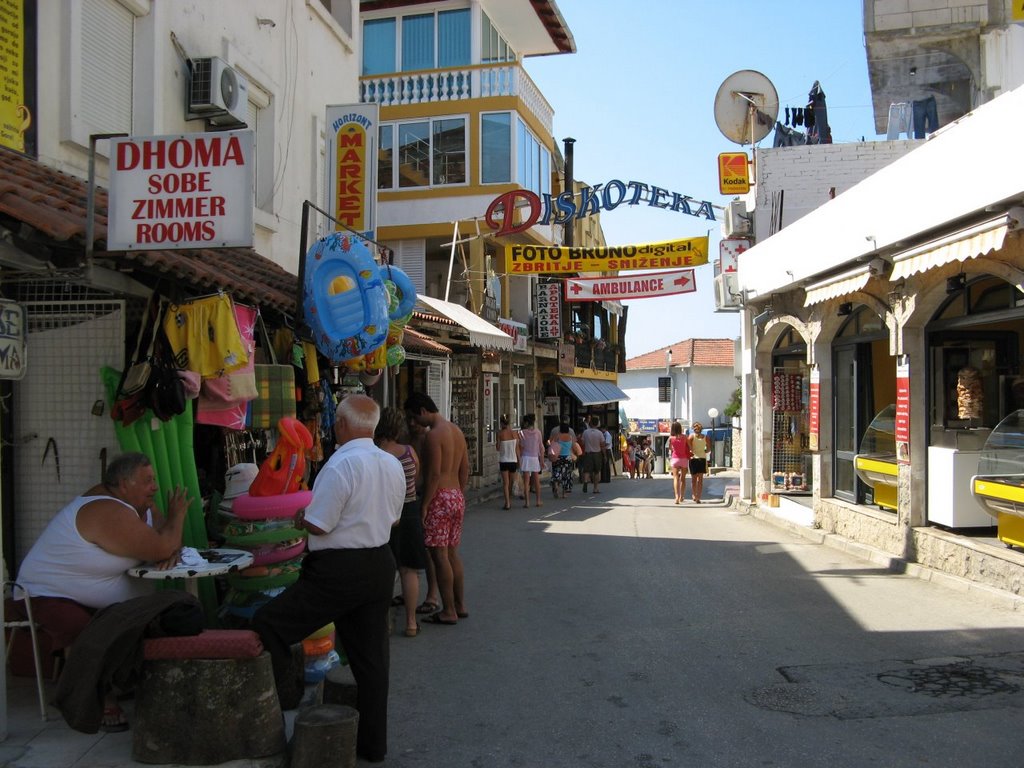 Ulcinj, ulica za malu plažu by Dejan Kovačević