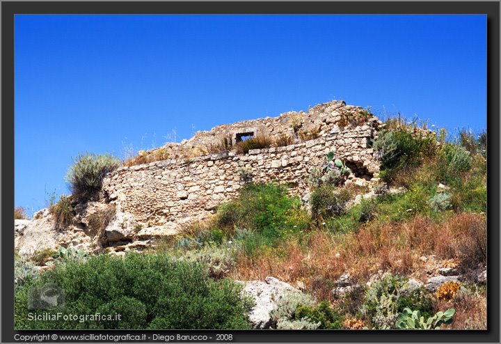 Punta Castelluccio - Ruderi Castello by www.siciliafotografica.it