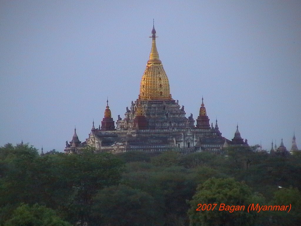 2007 Templi a Bagan (Myanmar) by Carlo Contessa