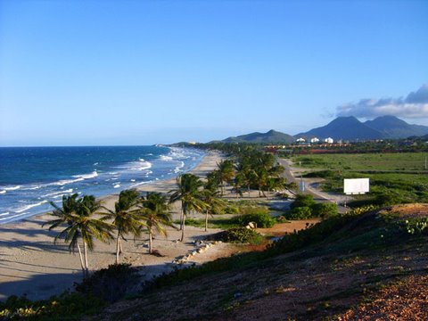 Playa El Agua desde colina / Playa El Agua from hill by R.M.