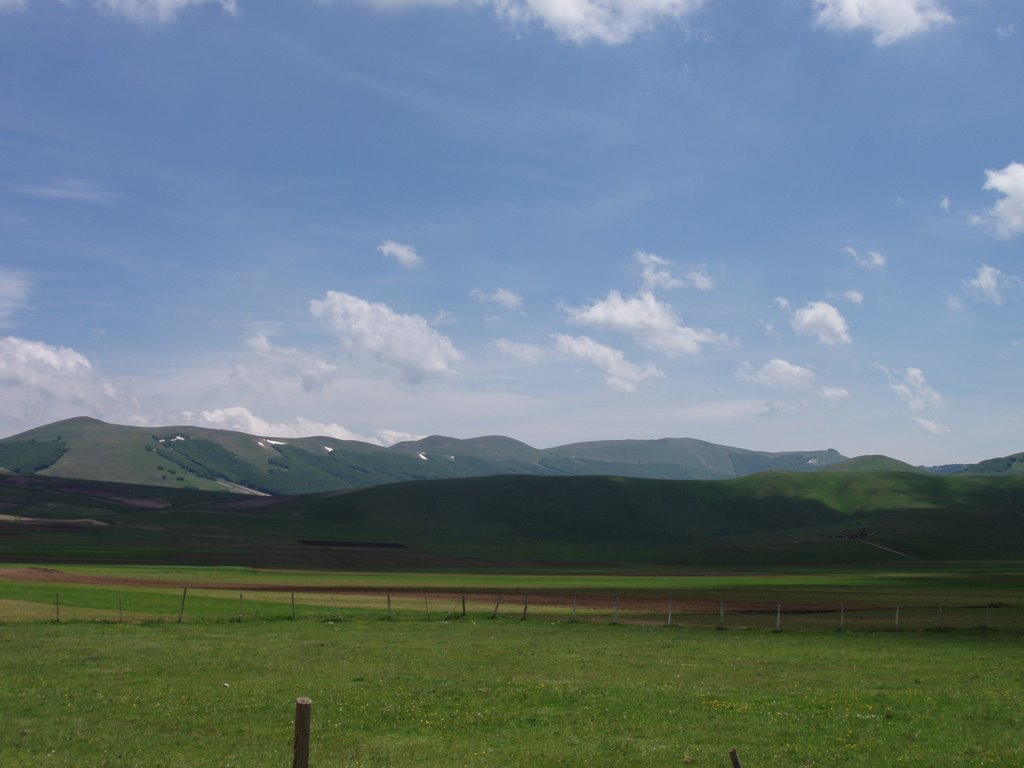 Piano Grande Castelluccio di Norcia 06 by Gaetano Carboni