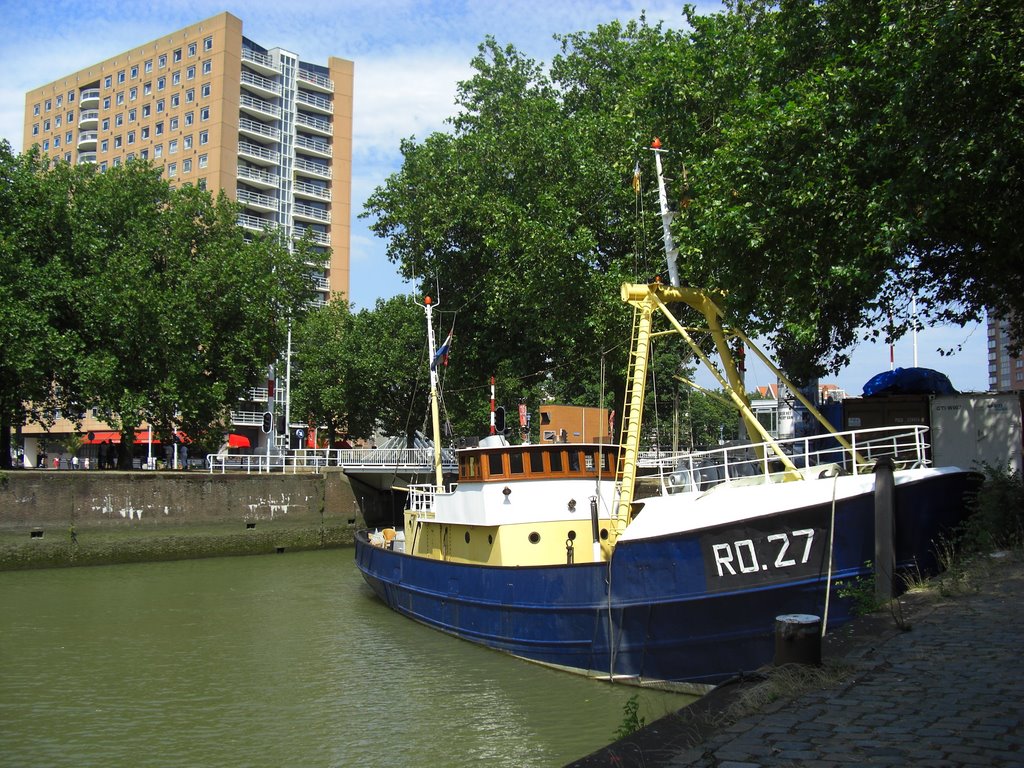 Stadsdriehoek, Rotterdam, Netherlands by Bernard Hübner