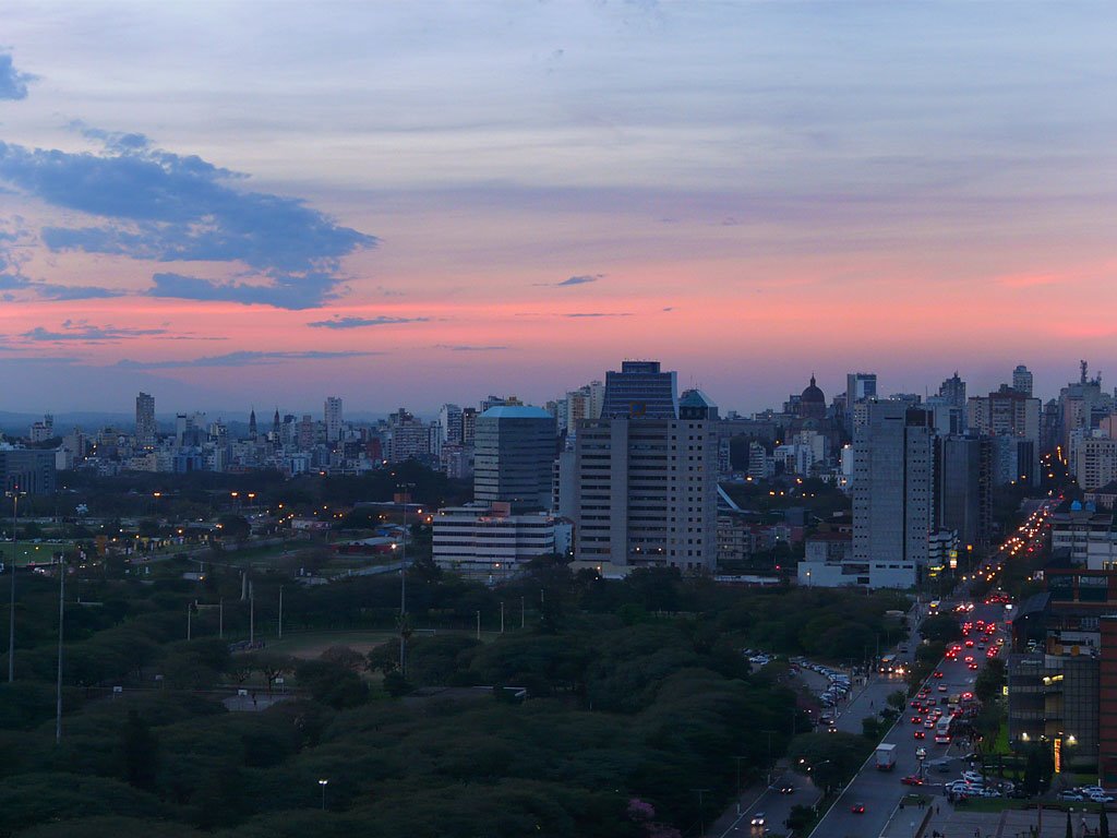 Porto Alegre vista do Millenium Flat ao pôr-do-Sol by Gilberto Simon