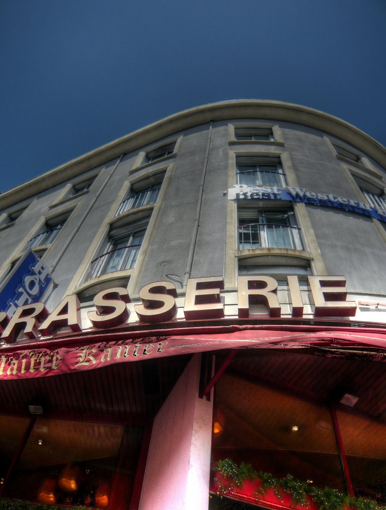 L'ancien hôtel des Voyageurs, bd Clémenceau, haut lieu de la gastronomie brestoise dans les années 60. by pillboxs