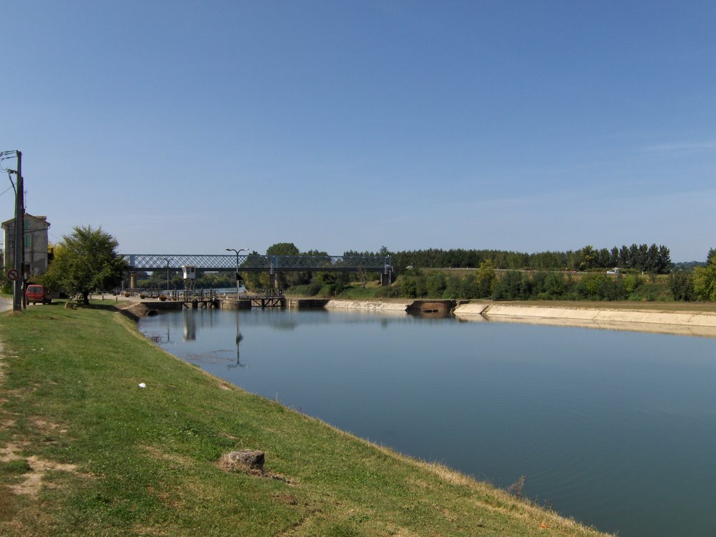 Canal de Garonne. Castets-en-Dorthe. Ecluse 53. Schleuse zur Garonne_2007-09-10 by Martin Dudle-Ammann