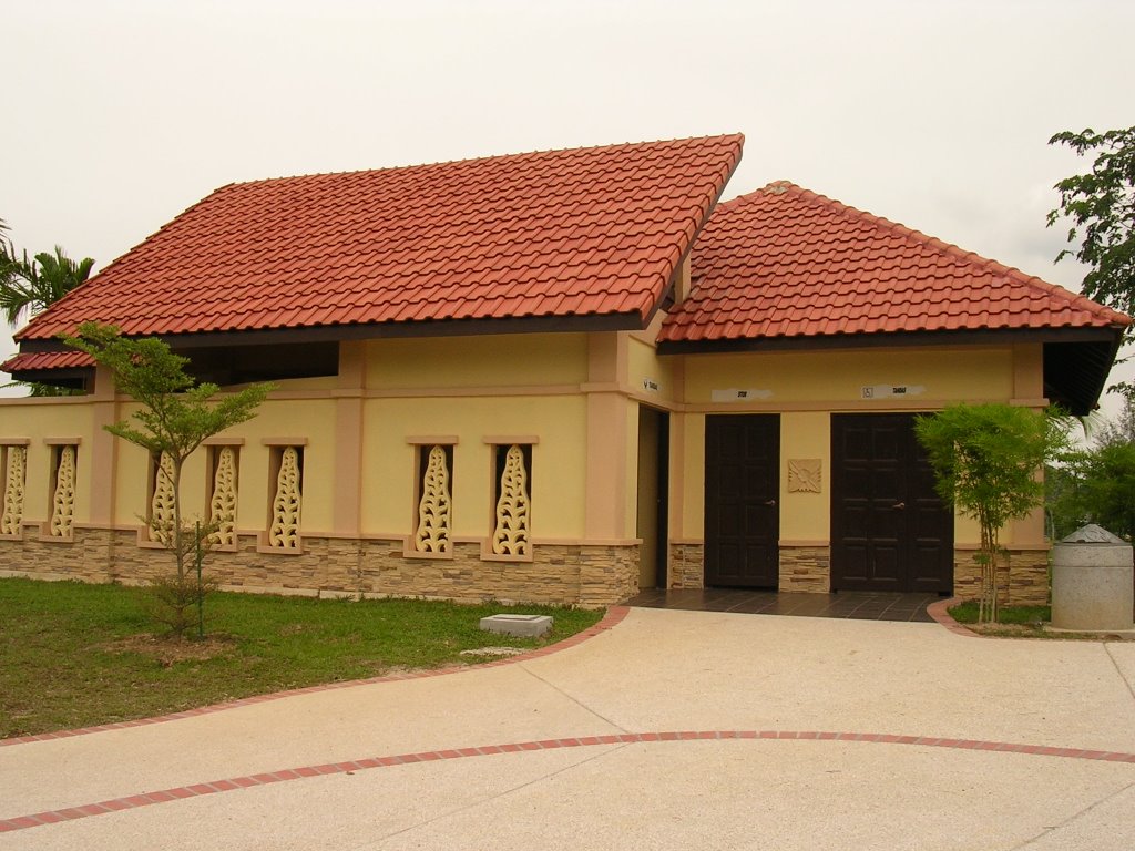 TOILET HOUSE by mohd salim yunus