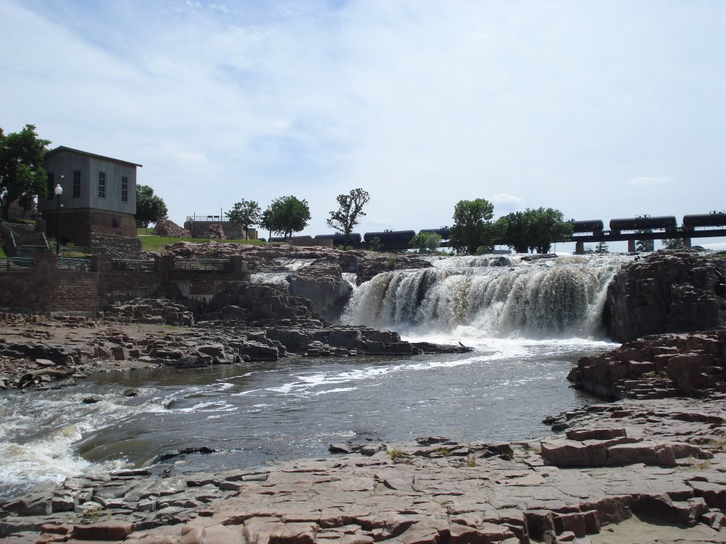 Falls Park, Sioux Falls, SD by wingerrr