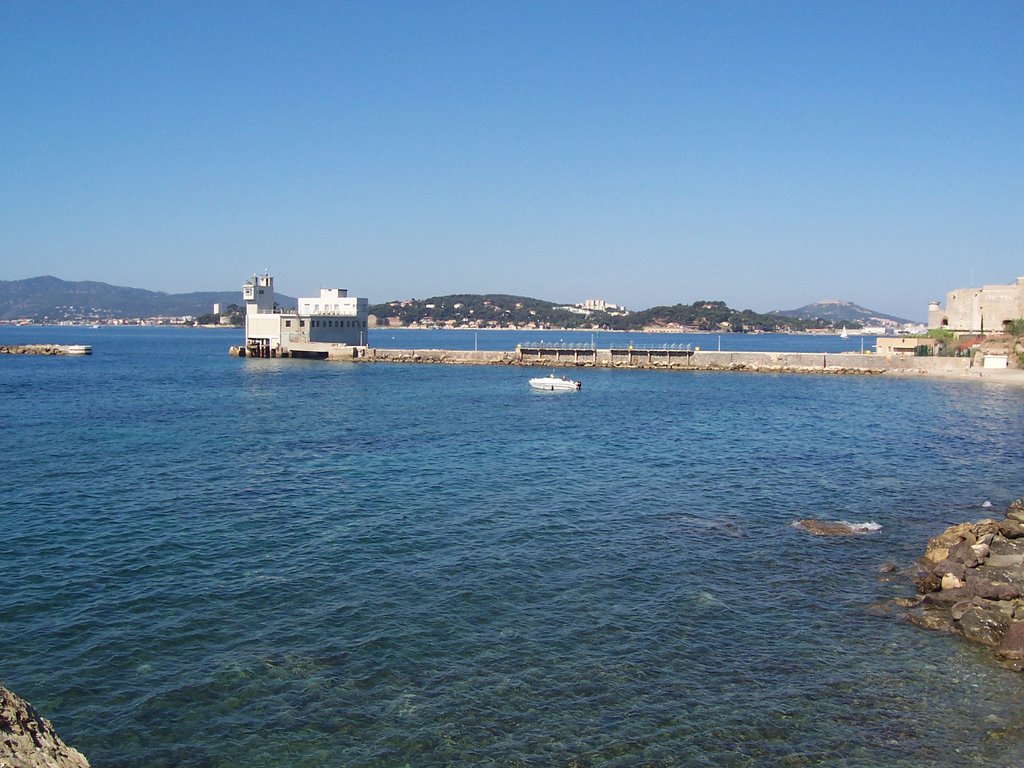 Petite Passe de la rade de Toulon & Tour Royale (vues depuis la Mître), juillet 2008 by neilujm