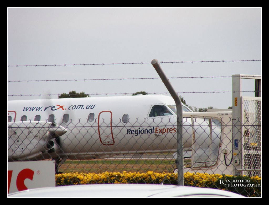 Regional express plane landing at Griffith NSW by OZ Photography