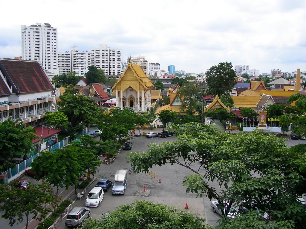 Bangkok Skytrain, BTS Station: Ekkamai, View from the Station Platform by Uwe Werner