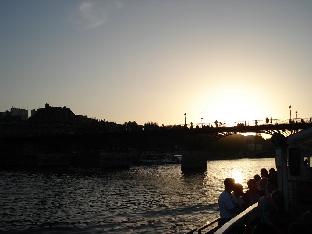 Tour de la Seine by Shin Bennick