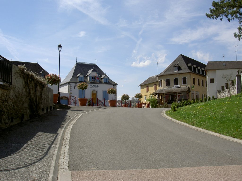 Place du fronton, Barcus by neurozee