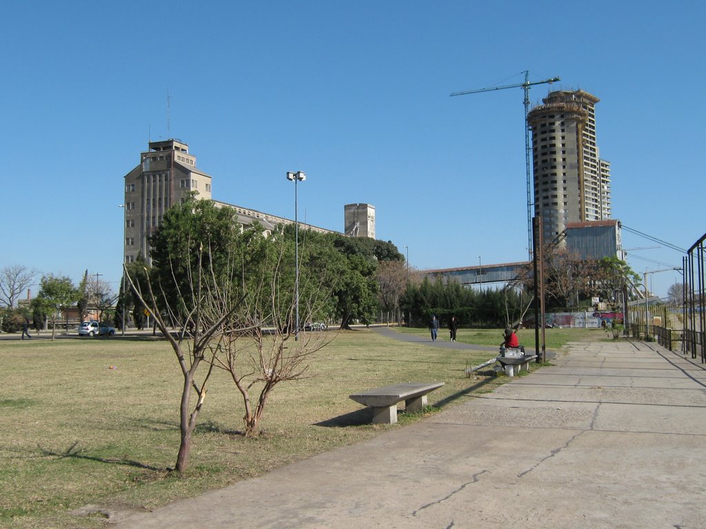 Edificios Dolphins Guaraní en contrucción by Marcelo Savoini