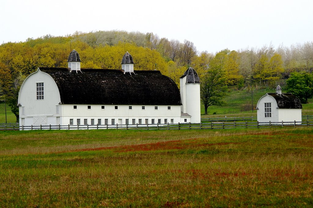 Leelenau Barn by Clay Haubert