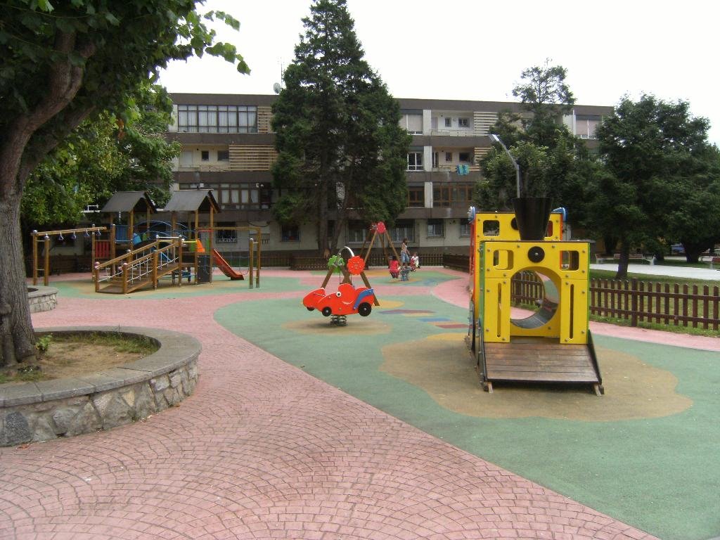 Parque infantil Posada Herrera by JGS