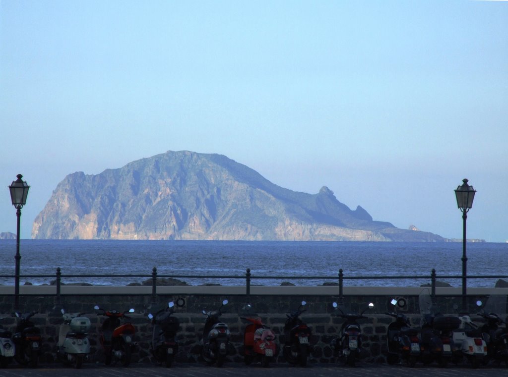 Panarea da SantaMarina Salina by antonio iacullo