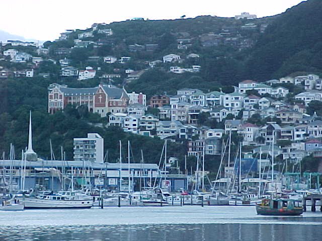 Wellington - Oriental Bay by perogre