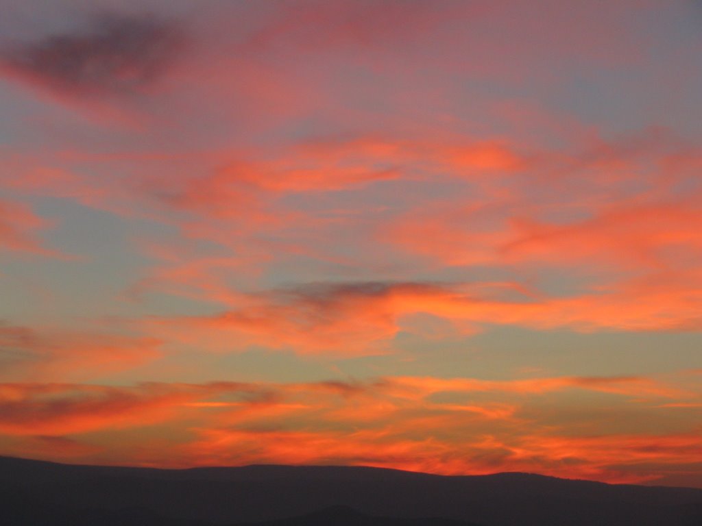 Coucher de soleil en Haute-Loire by lafriq1