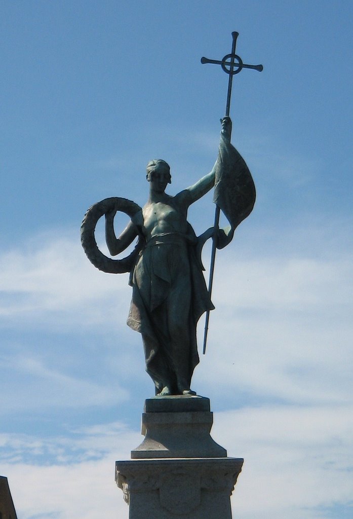 Statue at West Terrace by Pedro Montiel