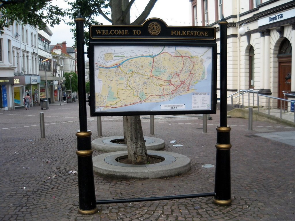 Folkestone Town Centre by Pedro Montiel