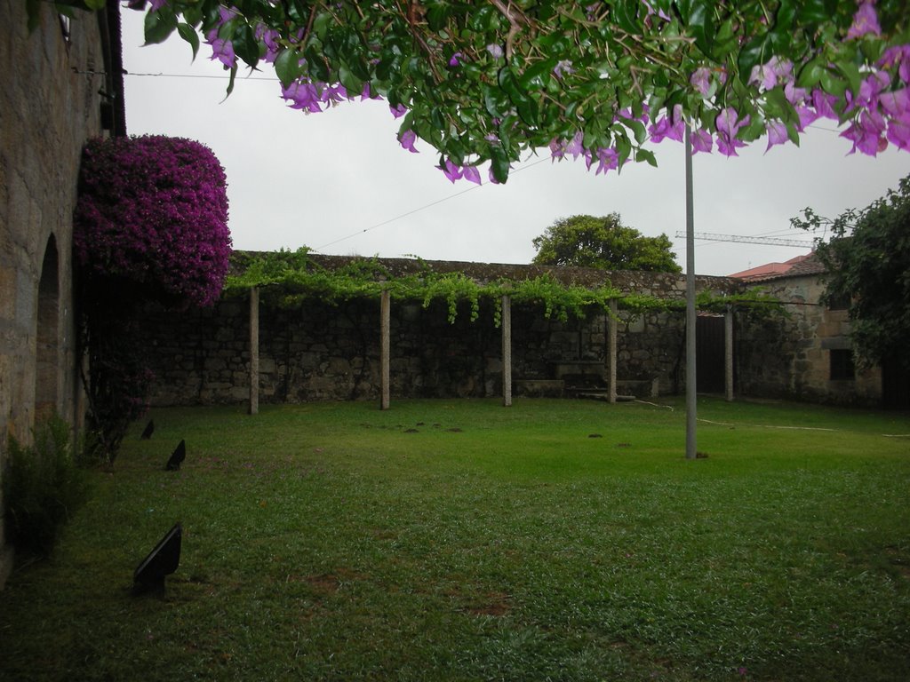 Cambados, PAlacio de Fefiñanes, patio by dakisen