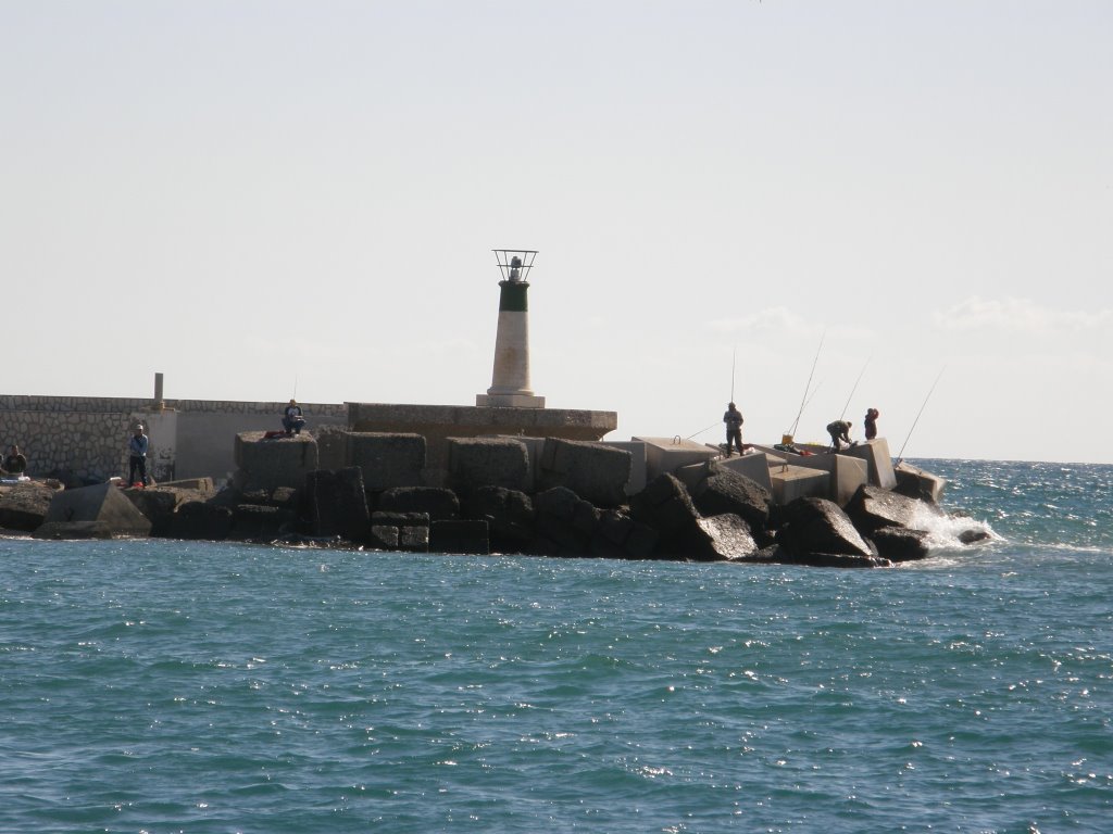 Faro de la caleta by Serafín Pérez