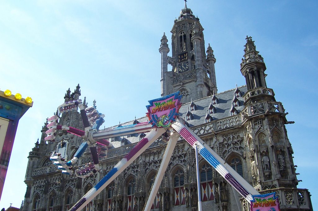 Stadthalle von Middelburg während der Kirmes by TeamOwl