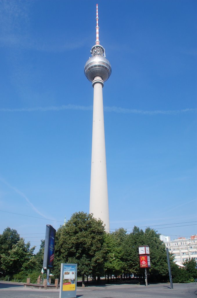 Fernsehturm Berlin by eastpics